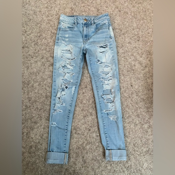 American Eagle Outfitters light blue ripped jeans - Picture 1 of 2